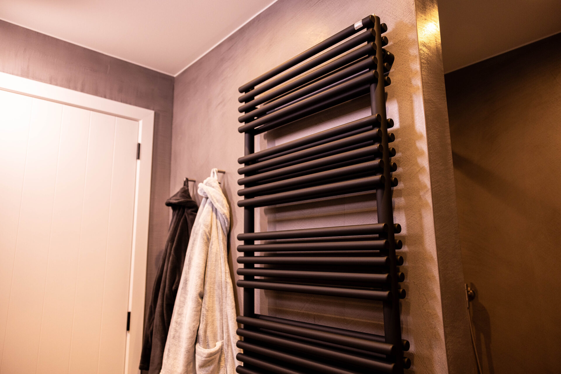 Handdoekradiator als onderdeel van badkamerverwarming en comfort